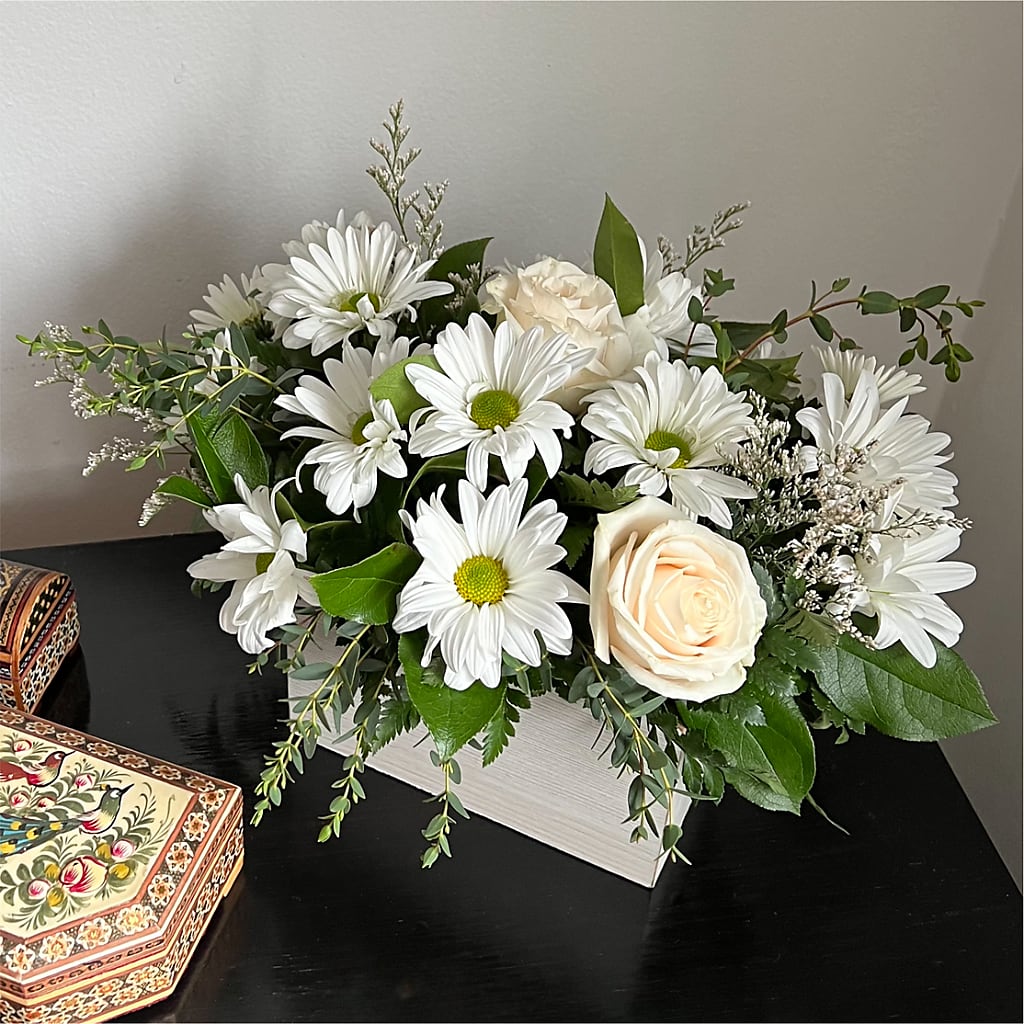 Fresh Linen Box Bouquet – Oliverios Florist, Bridgeport WV