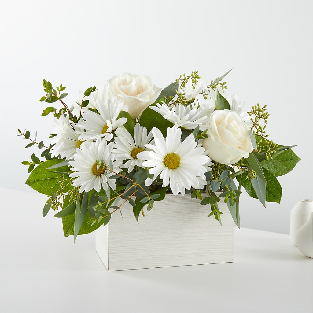 Fresh Linen Box Bouquet – Oliverios Florist, Bridgeport WV