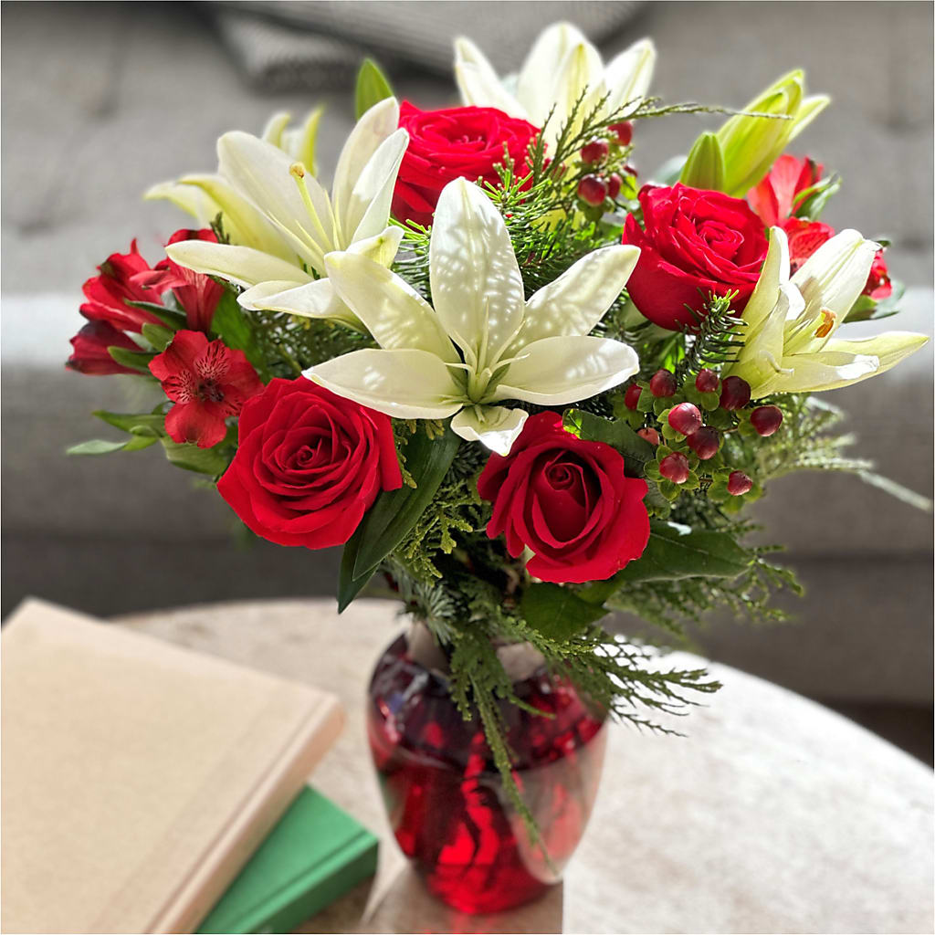 Evergreen Delight Bouquet – Oliverios Florist, Bridgeport WV